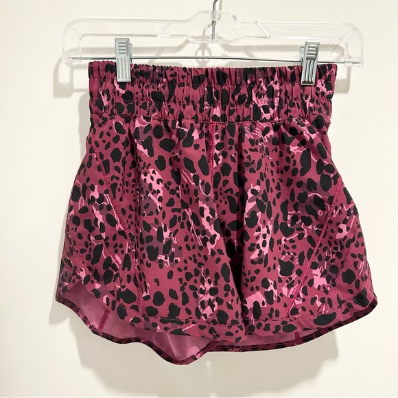 Lululemon Track That Mid-Rise Lined Short 5” Cheetah Camo Magenta Purple Multi - Picture 5 of 10